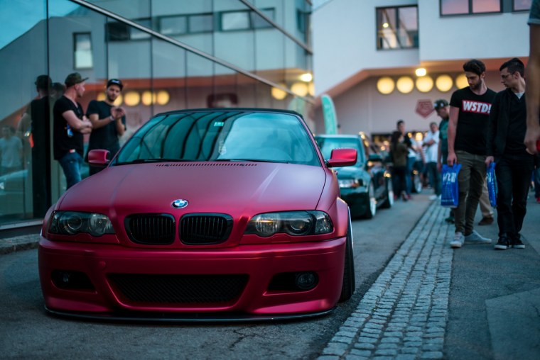 Розовые фары на БМВ