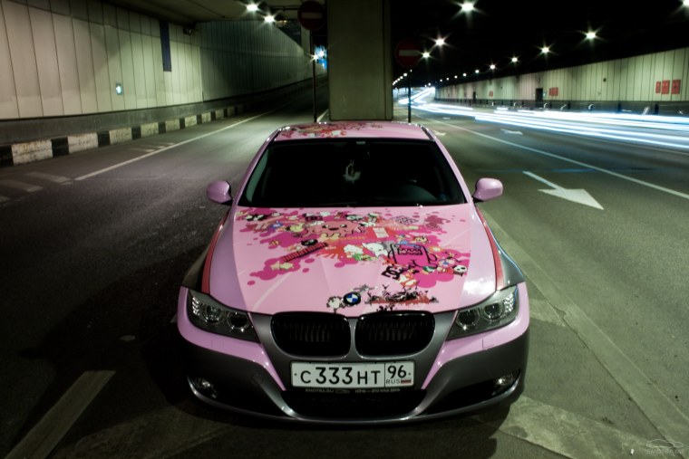 Машина БМВ В цветах