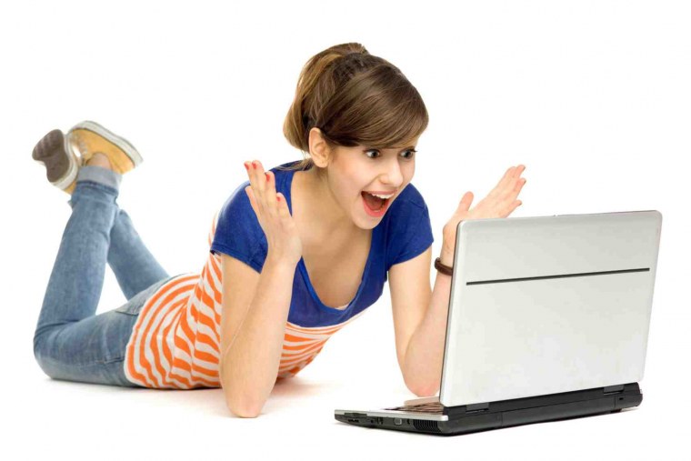 Девушка с ноутбуком