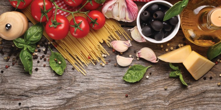 Продукты на деревянном фоне