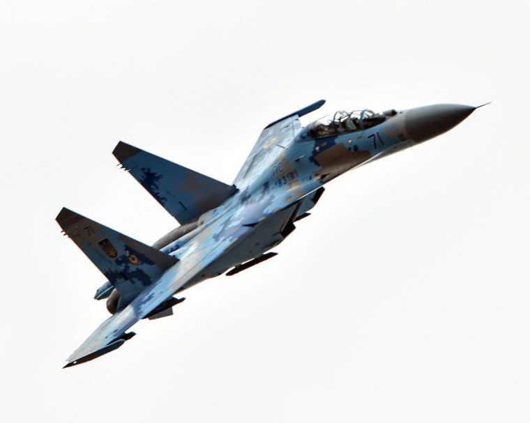 Истребитель су35 на белом фоне