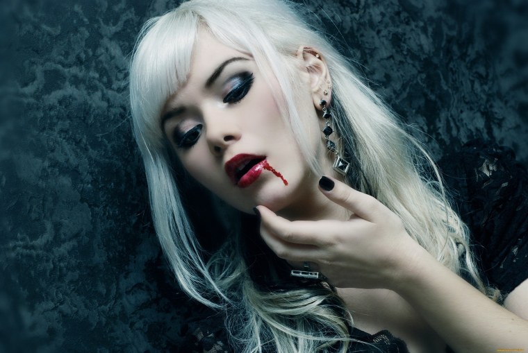 Меган Фокс вампирша