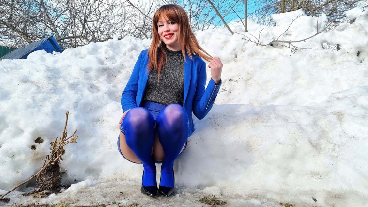 Девушка в колготках засветилась