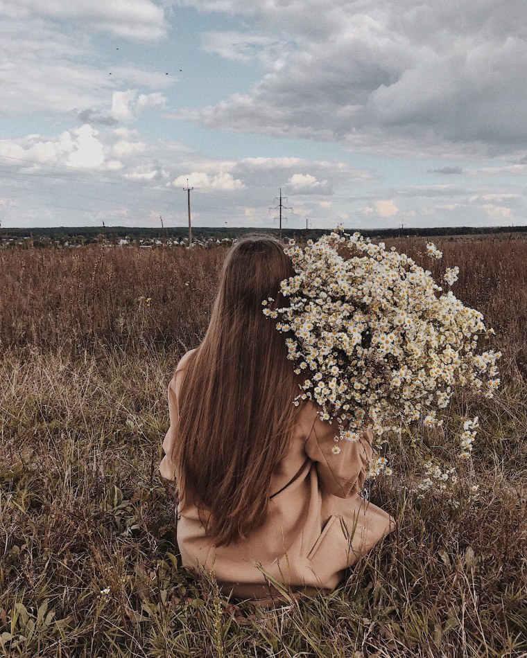 Девушка в поле Эстетика