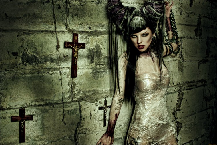 Девка с крестом