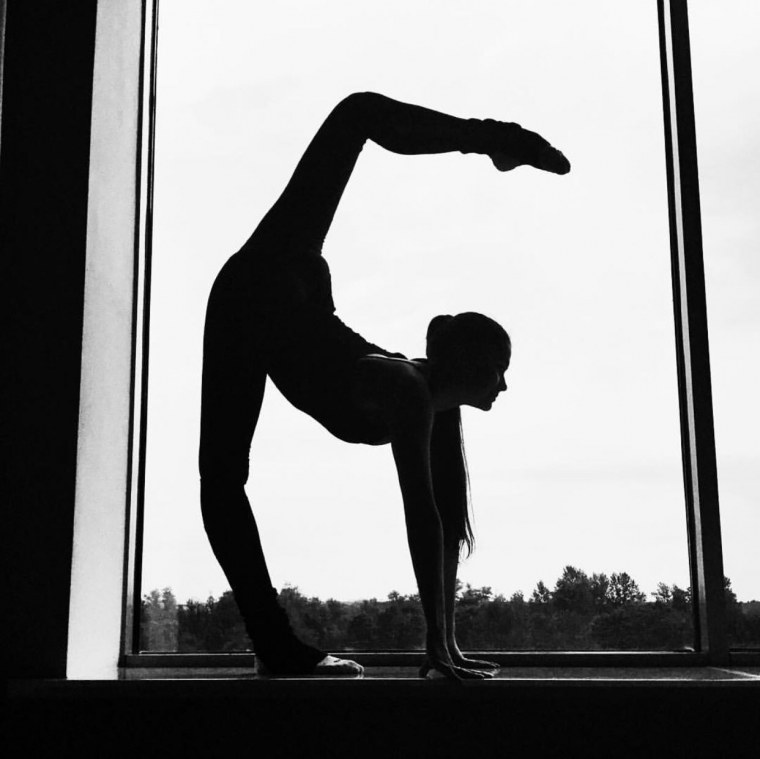 Гимнастические позы для гимнасток