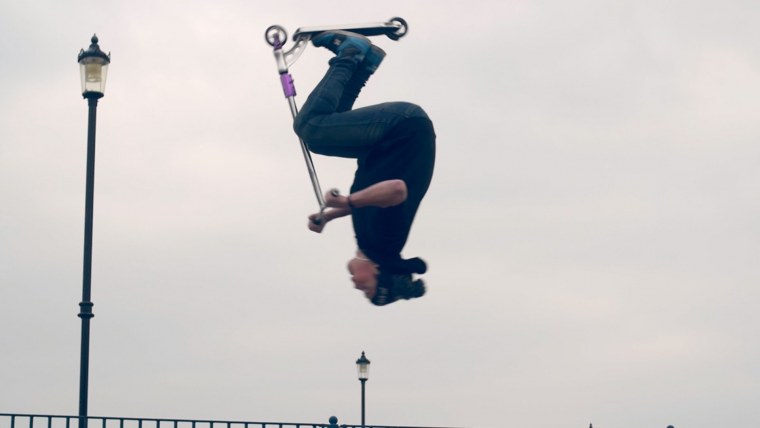 Самые крутые трюки на самокате
