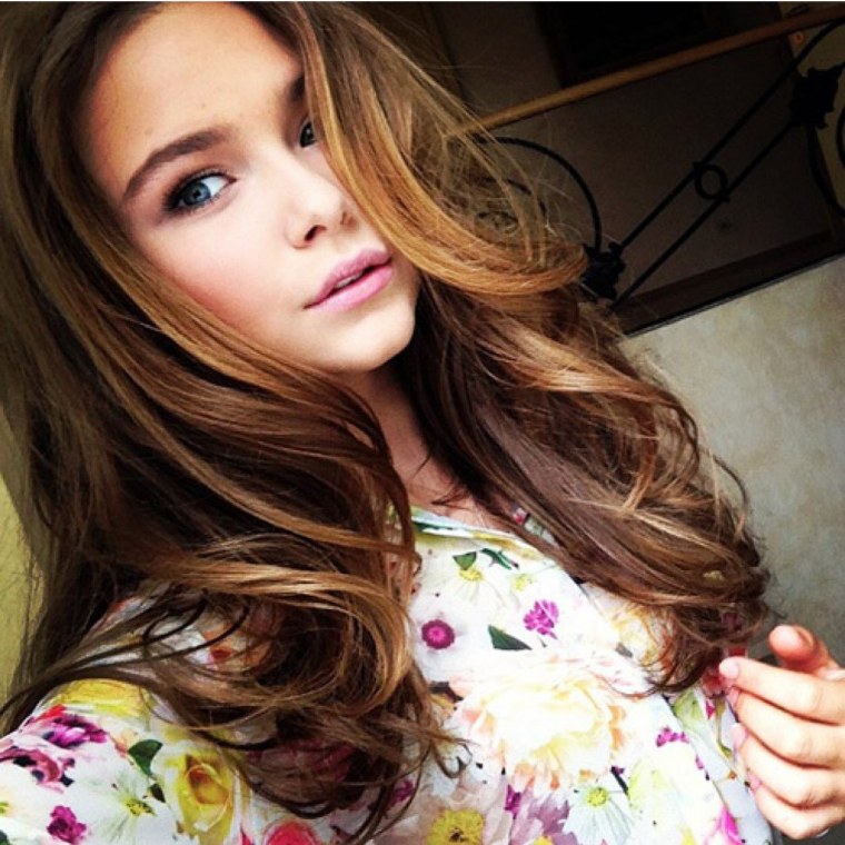 Блондинка в полный рост