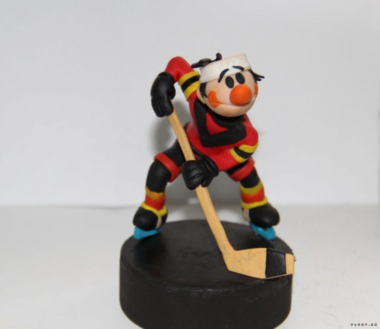 Хоккеист шайбу шайбу