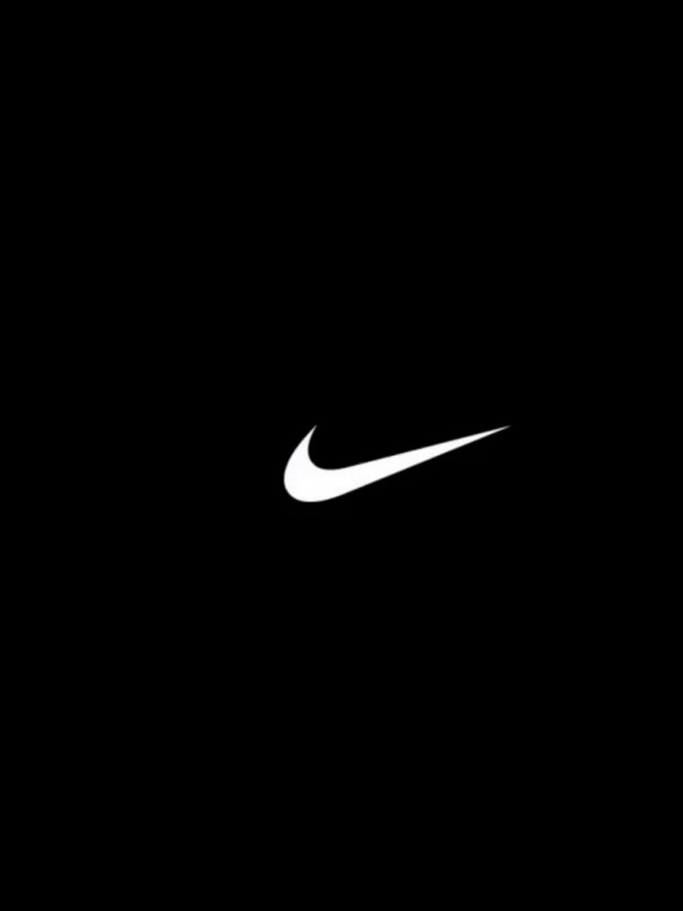 Nike на черном фоне