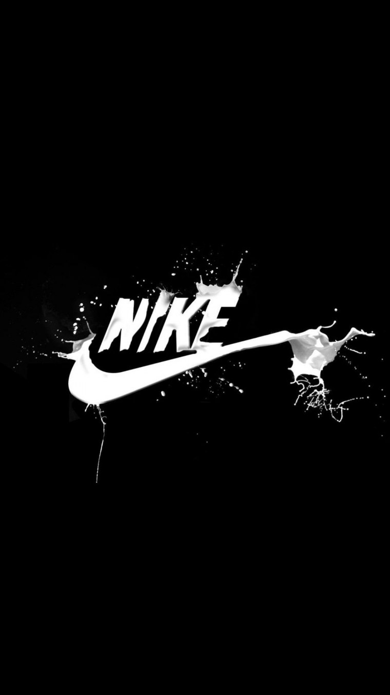 Nike на черном фоне