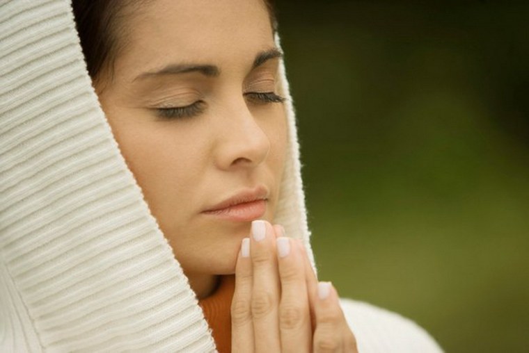 Человек молится