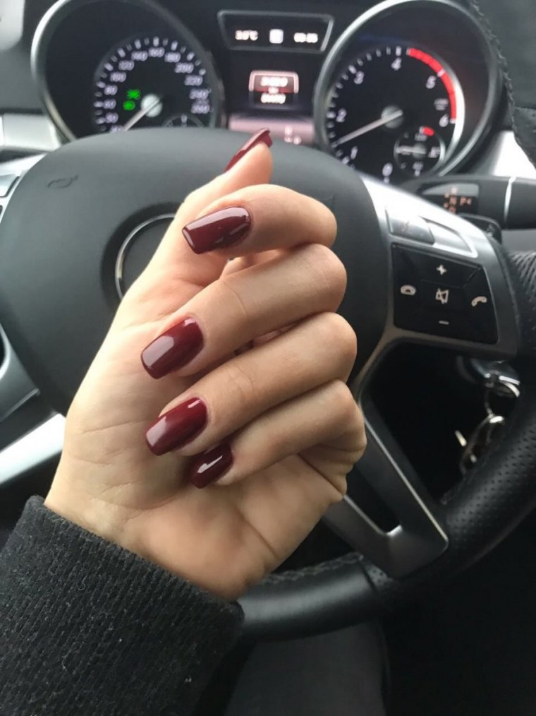 Красивый маникюр на руле