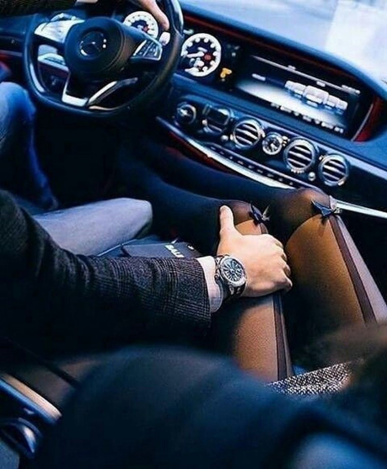 Мужчина на мерседесе