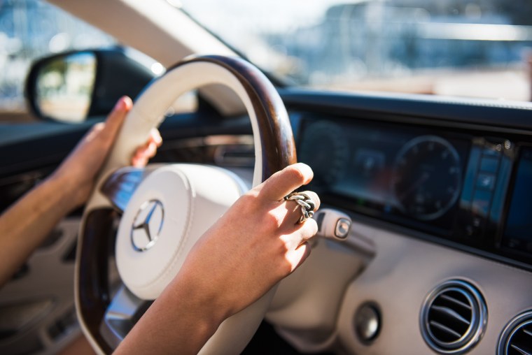 За рулем Мерседеса