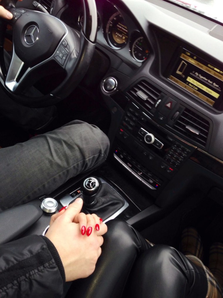 Руки в машине