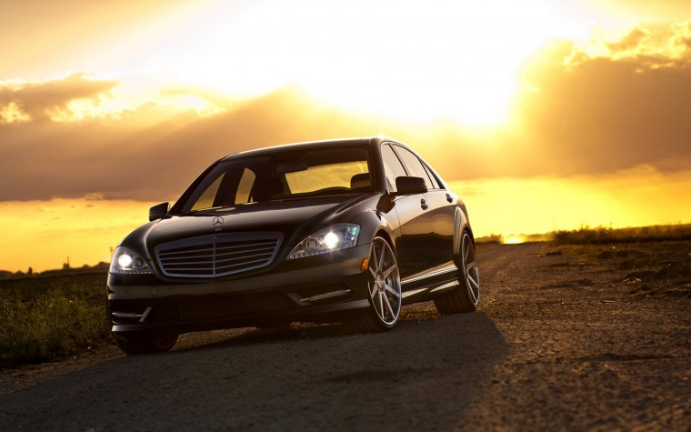 Mercedes AMG на закате
