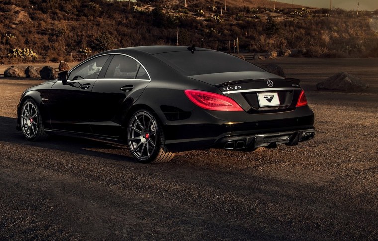 Мерседес банан CLS 63 AMG
