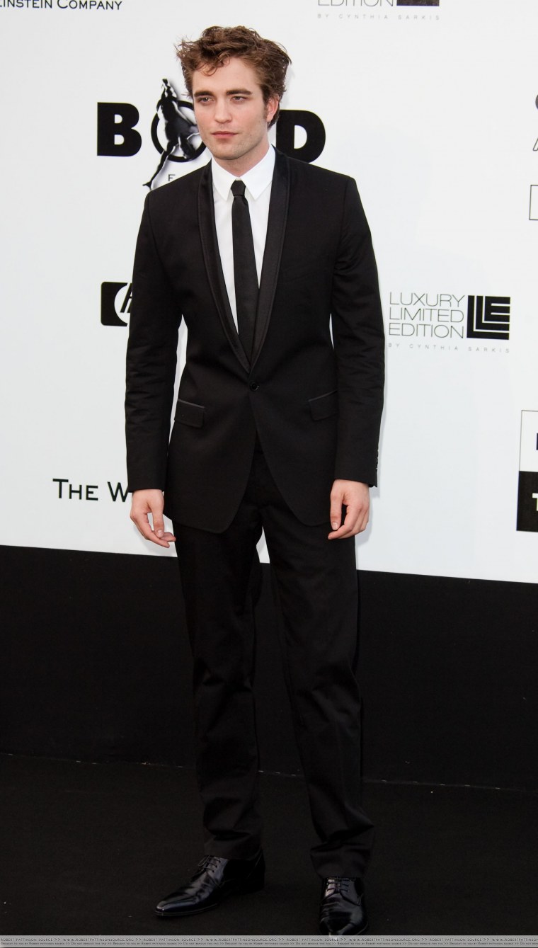 Роберт Паттинсон во весь рост