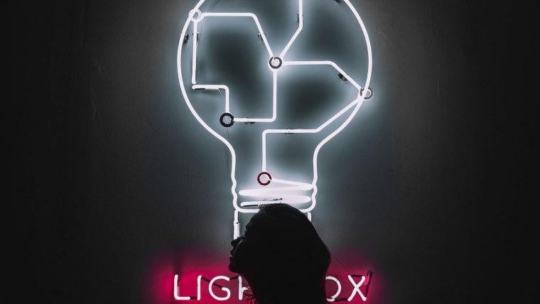 Двойные обои лампочка