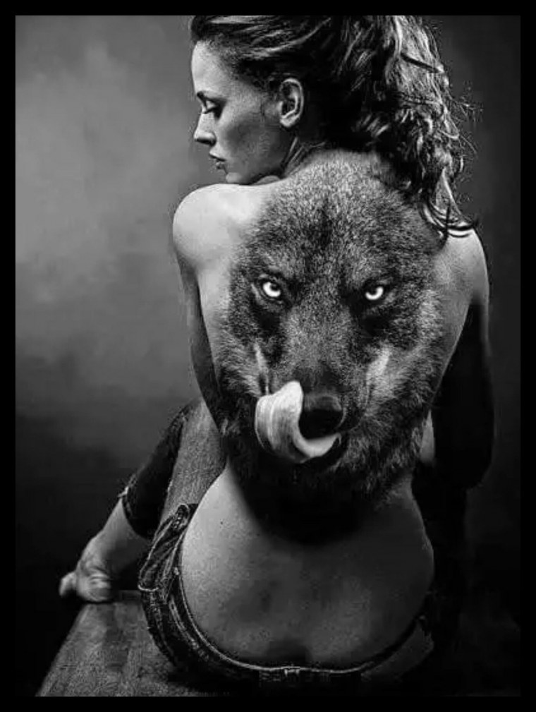 Девушка с волком