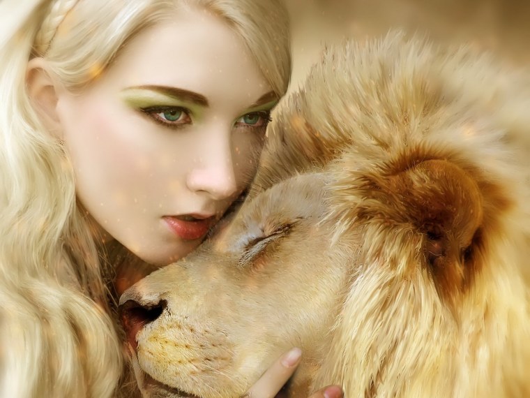 Девушка львица