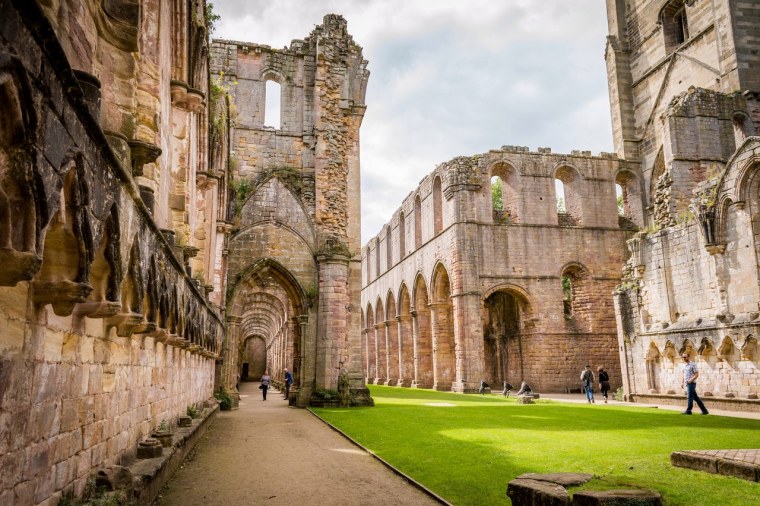 Аббатство Фаунтинс Англия