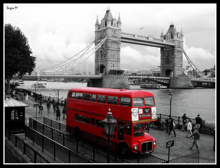Лондон Тауэр и красный автобус