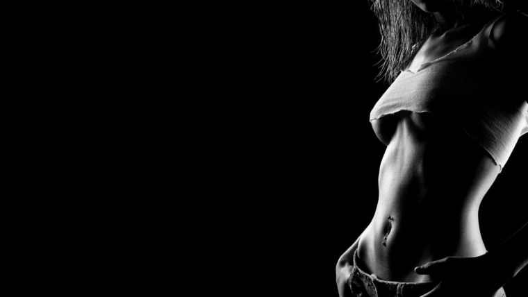 Тёмные обои девушки