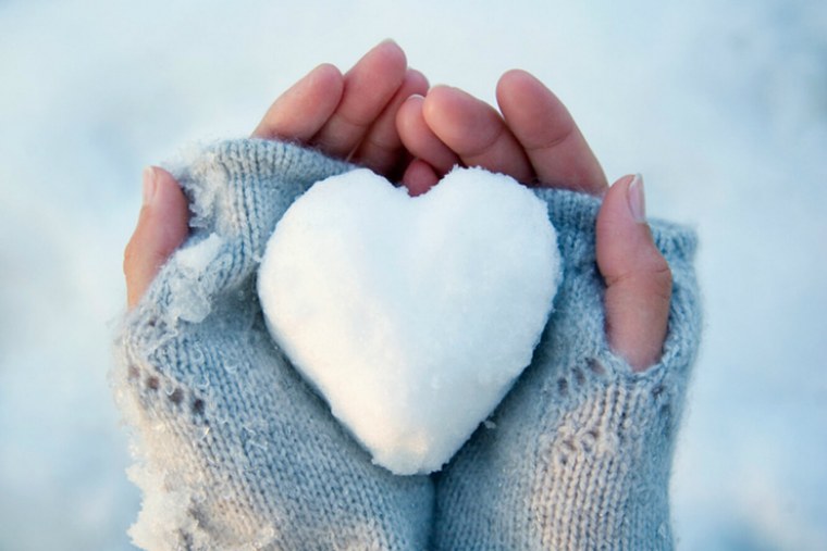 Снежное сердце в руках