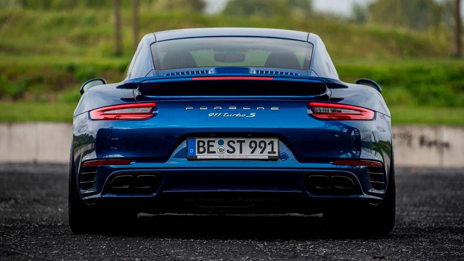 Зад порше. Porsche 911 Turbo s зад. Порше 911 турбо с 991.