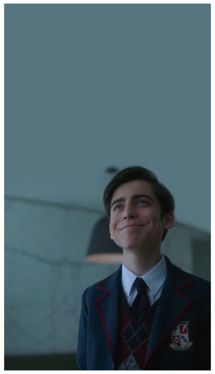 Эйдан Галлахер пятый в полный рост