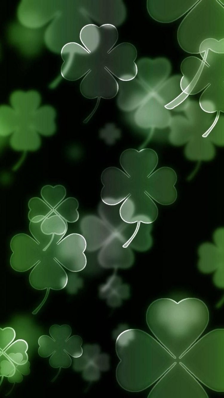 Зеленый Клевер четырехлистный