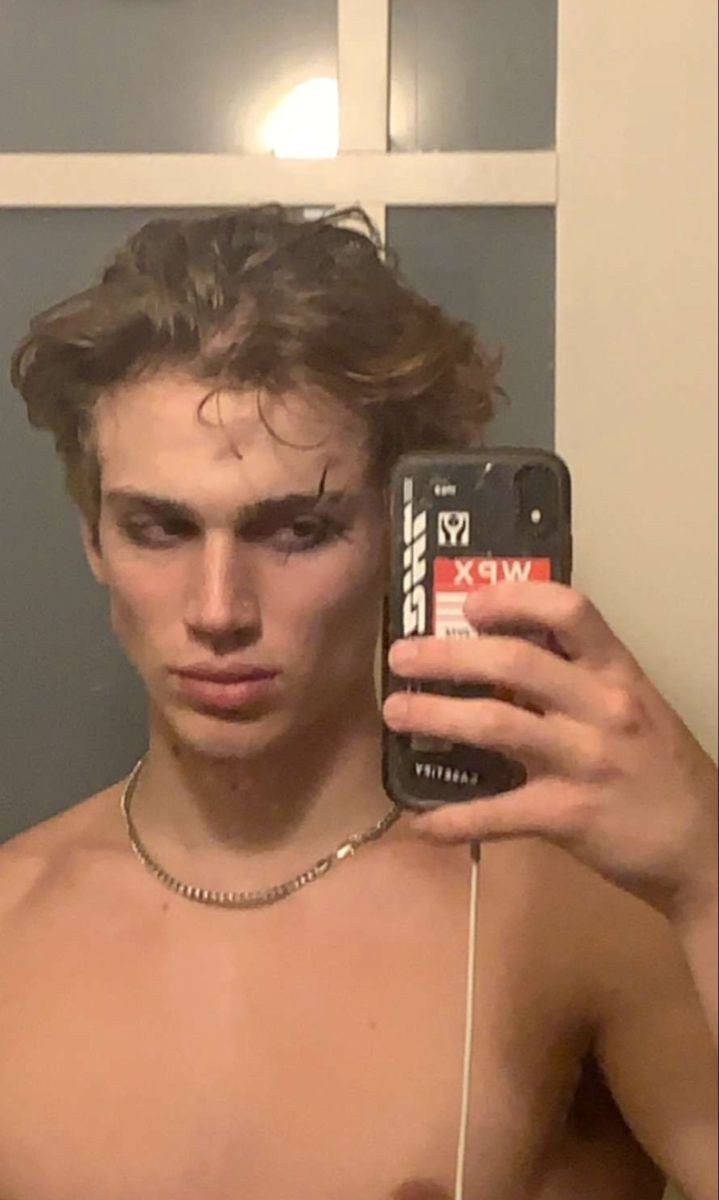 Винни Хэкер