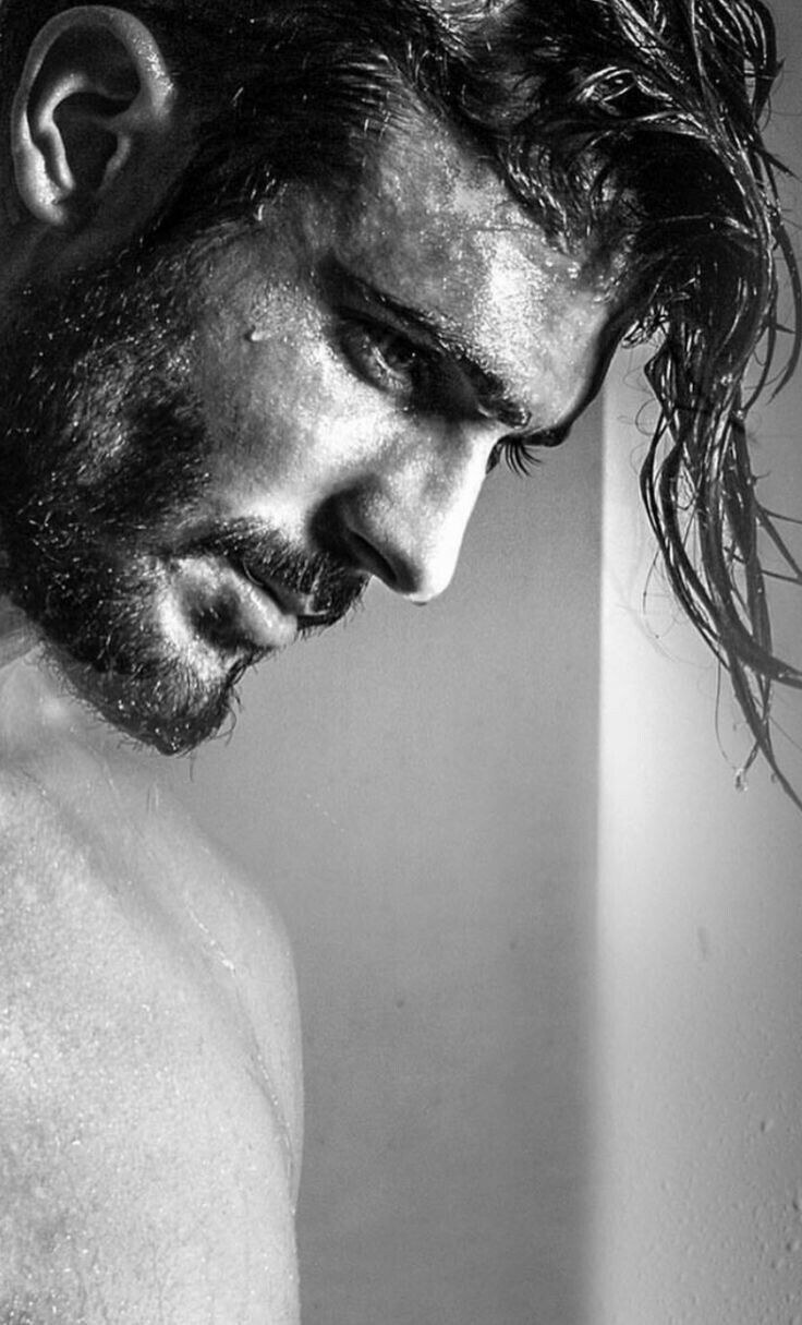 Брутальный мужчина черно белое