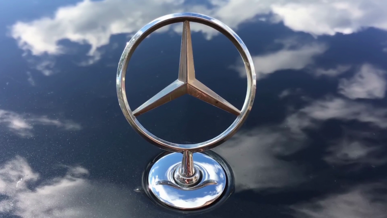 Необычный знак Мерседеса