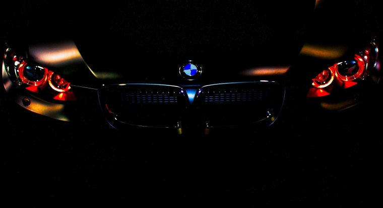 BMW м5 красный фары