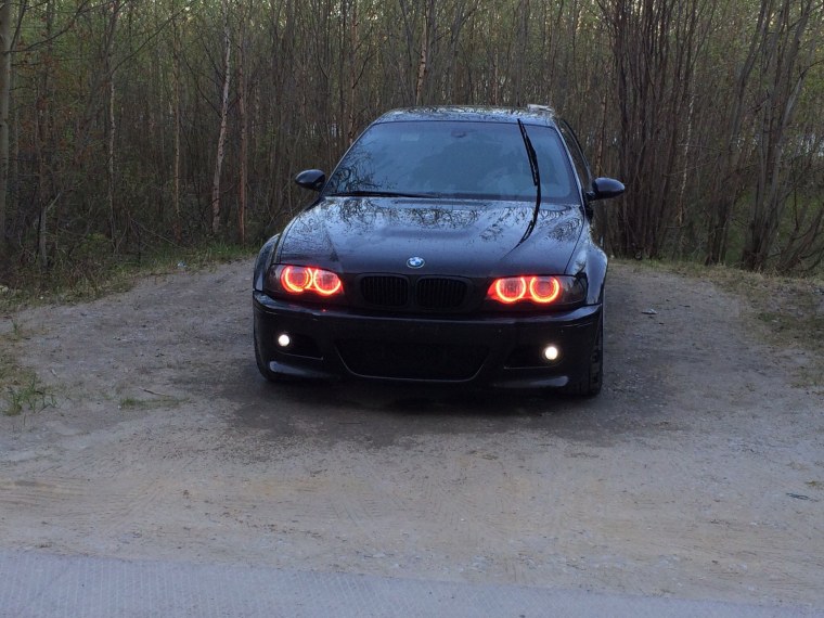 BMW e46 ночью с ангельскими глазками
