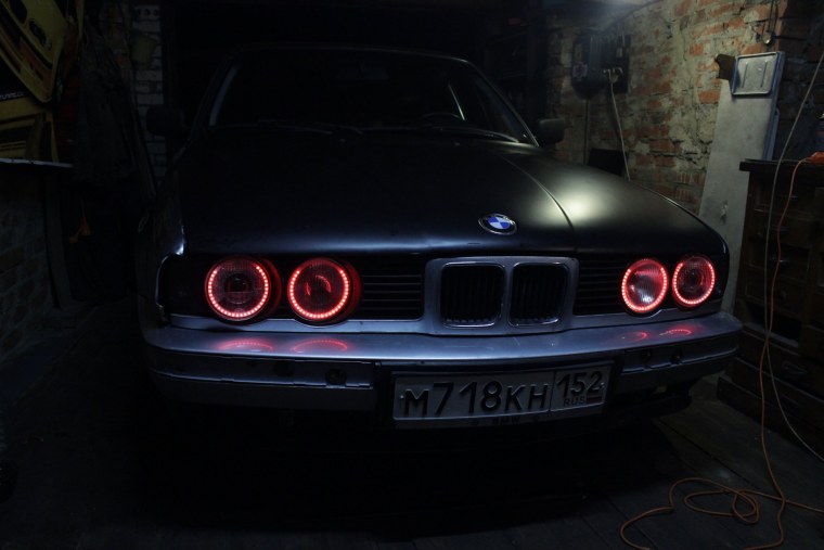 BMW e34 Black ангельские глазки