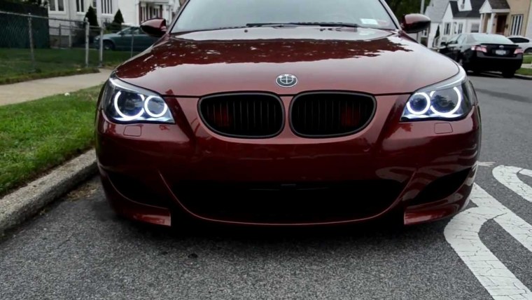 BMW 5 e60 красная