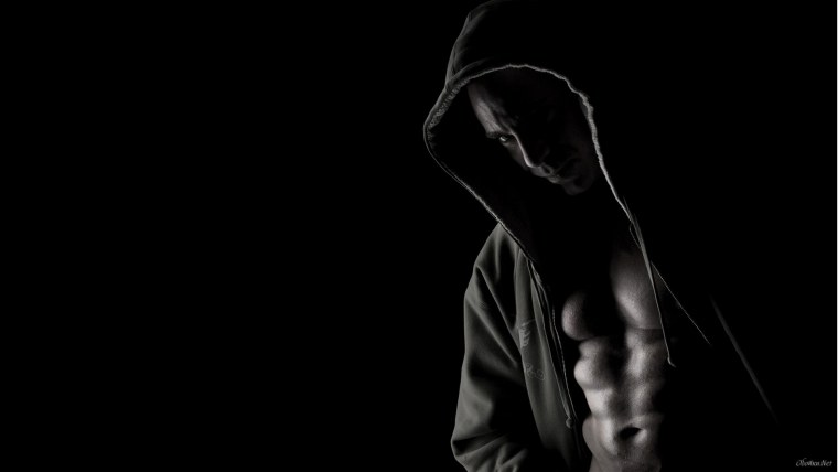 Человек в капюшоне