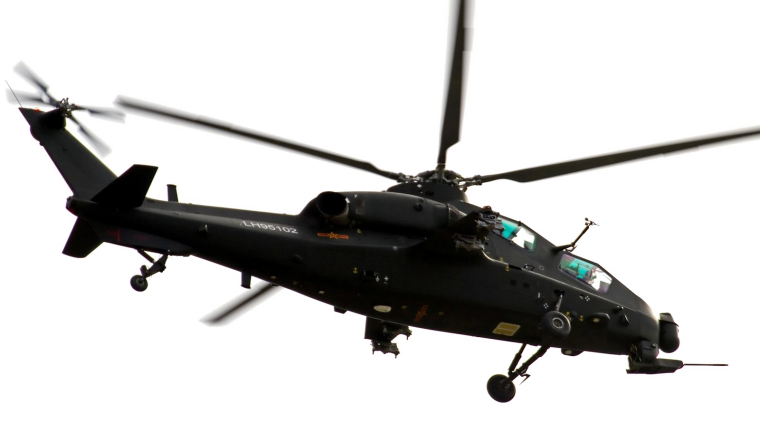Военный вертолет на белом фоне