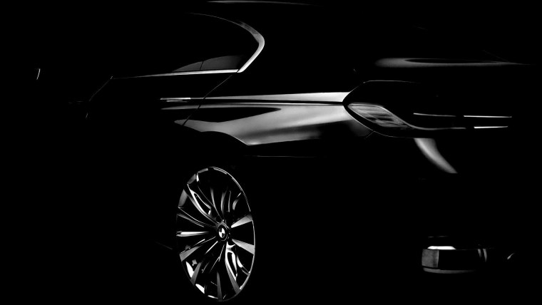 Машина на черном фоне