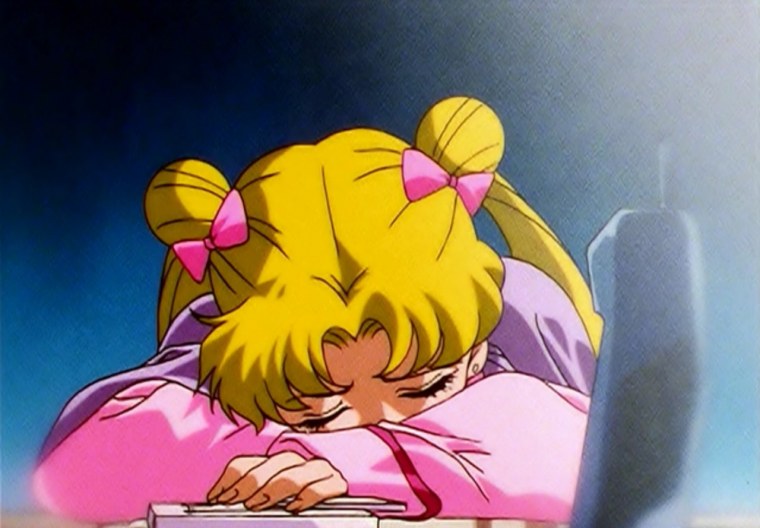 Сейлормун Банни Цукино плачет