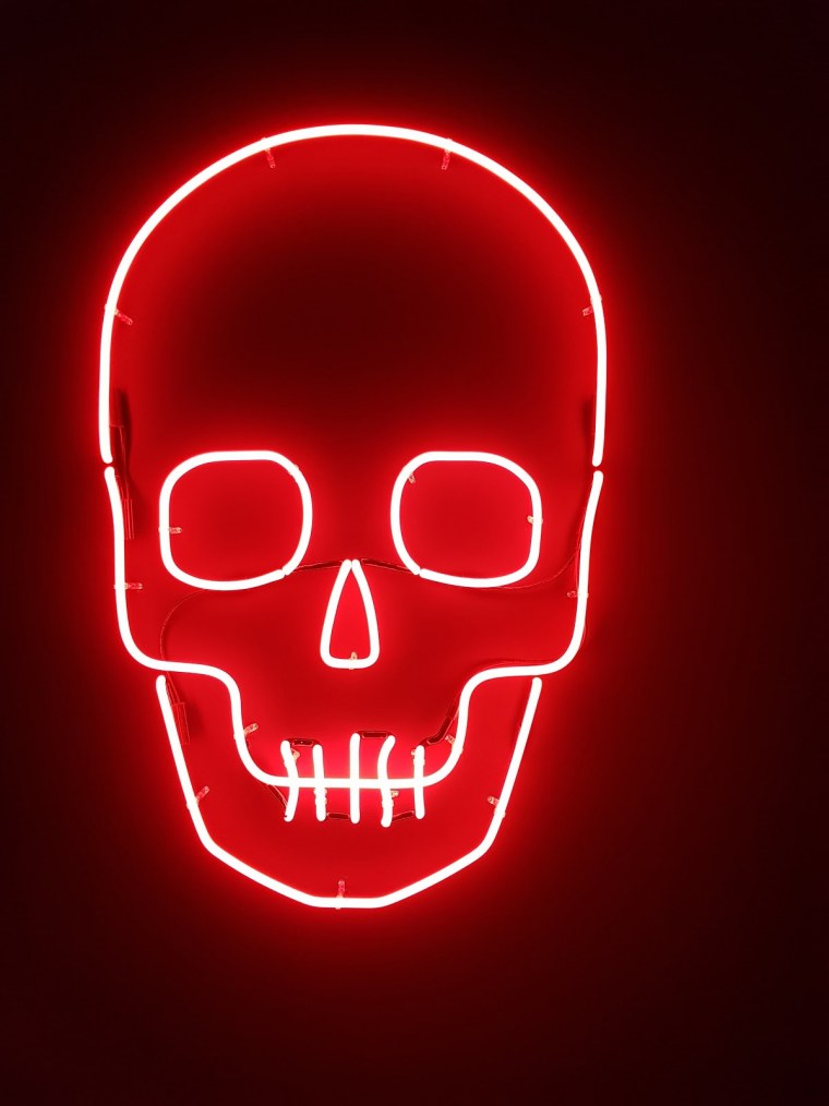 Неоновый скелет