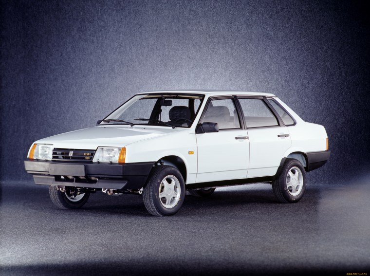 ВАЗ 21099 белая тонированная