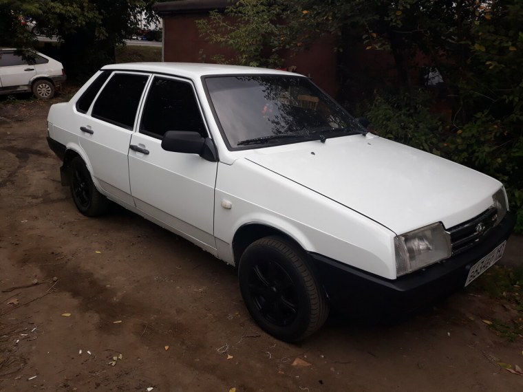 ВАЗ 21099 белая