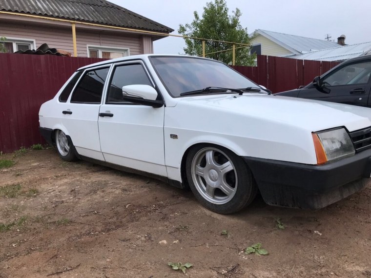 Лада 21099 белая