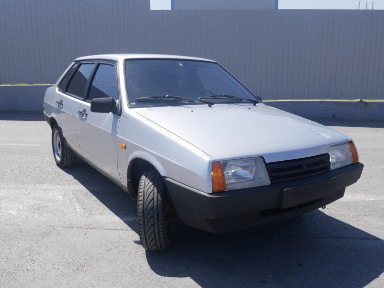 Лада 21099 серебристый свет завод 2002 год