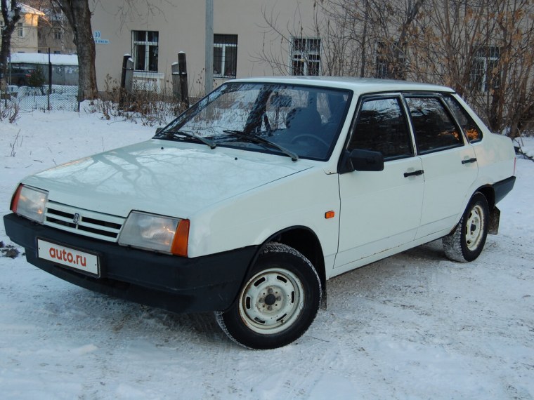 Лада ВАЗ 21099 белая